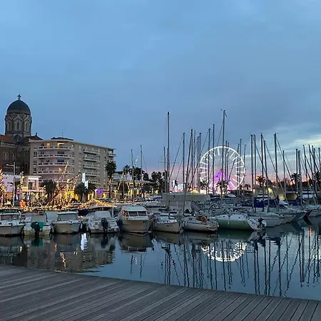 St Raphael Centre Calme Clim Commerces A Pieds *