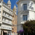 St Raphael Centre Calme Clim Commerces A Pieds *