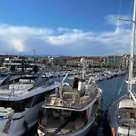 St Raphael Centre Calme Clim Commerces A Pieds