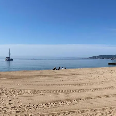 St Raphael Centre Calme Clim Commerces A Pieds