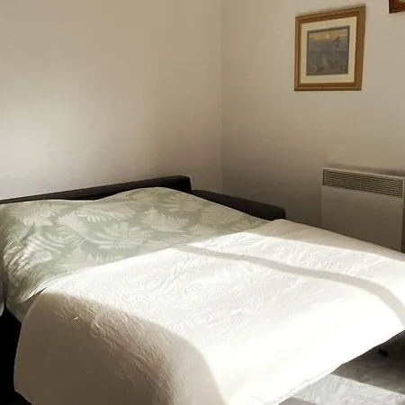 St Raphael Centre Calme Clim Commerces A Pieds